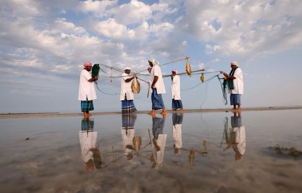 المهرجانات البحرية والأنشطة الساحلية: تراث يُبحر على أمواج عُمان​